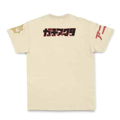 The Zanka Nijiku Gachiakuta Streetwear T-Shirt features a beige short-sleeve design with bold black and red Japanese text on the upper back and yellow and pink graphic accents on the sleeves.